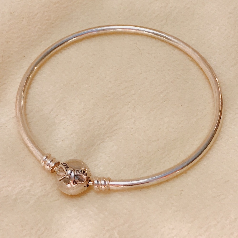 Pandora Limited Edition Dainty Bow Bangle